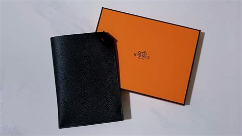 hermès tarmac passport holder.